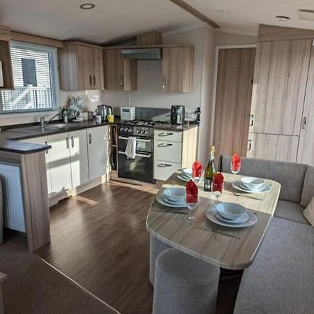 Sleeps 6 Modern And Bright Caravan Littlesea Haven Weymouth Hotel Exterior photo